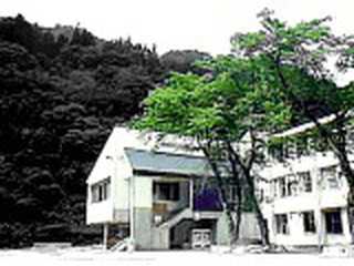 「スターフォレスト利賀」　電話：0763-68-8100は、富山県南砺市利賀村にある廃校を利用した宿泊施設です。